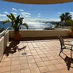 Bermuda Apartment *